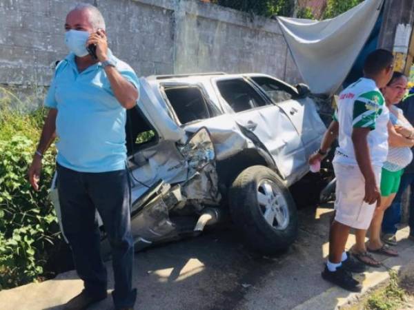 Este es uno de los vehículo que participó en el accidente de tránsito.