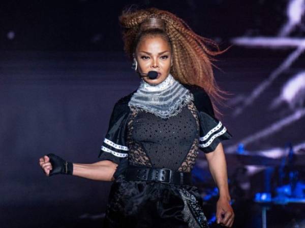 En esta foto del 8 de julio del 2018, Janet Jackson canta en el Festival Essence en Nueva Orleans.