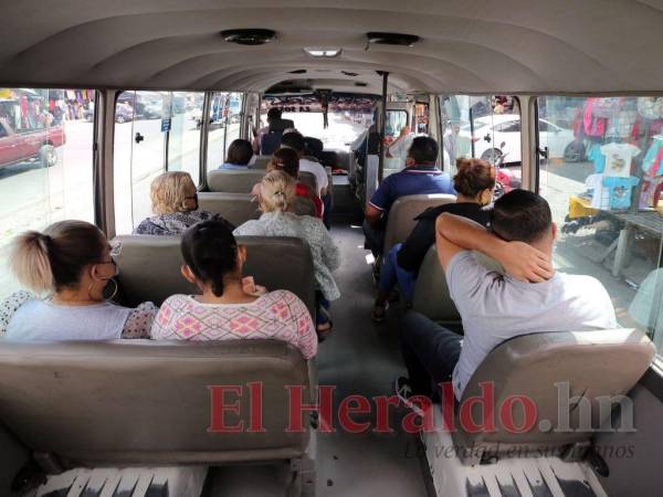 Pasajeros y conductores del transporte público de Honduras se exponen a asaltos todos los días.