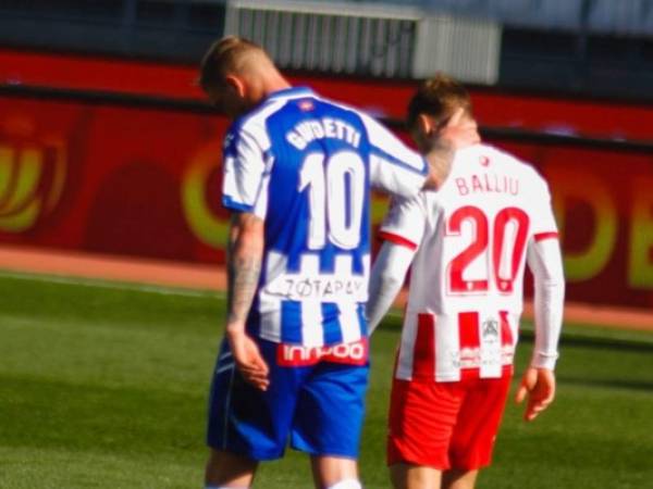 En sus redes sociales, el Alavés felicitó a el Almería por su triunfo. Foto: Cortesía