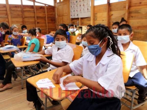 La llegada y pronta aplicación de las vacunas contra el covid-19 a los niños entre 5 y 11 años de edad aumenta la posibilidad de que los menores regresen a sus clases presenciales. Foto: El Heraldo