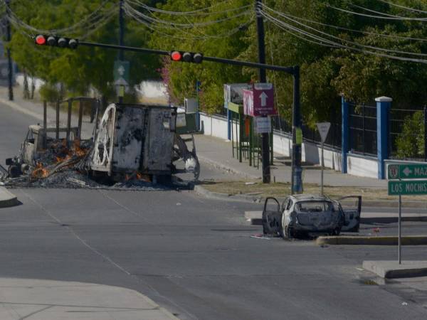 La captura de “El Ratón” generó narcobloqueos, balaceras y quema de vehículos en Culiacán.