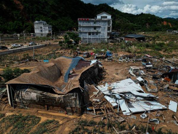 Esta fotografía aérea muestra edificios dañados tras las inundaciones en Meizhou, en la provincia de Guangdong, en el sur de China, el 21 de junio de 2024.