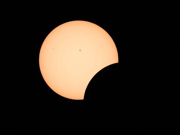 La NASA anunció que ocurrirá un eclipse solar anular y otro eclipse lunar parcial este año.