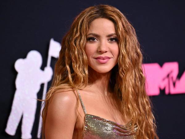 Shakira durante su paso por la alfombra de los premios VMAs 2023.