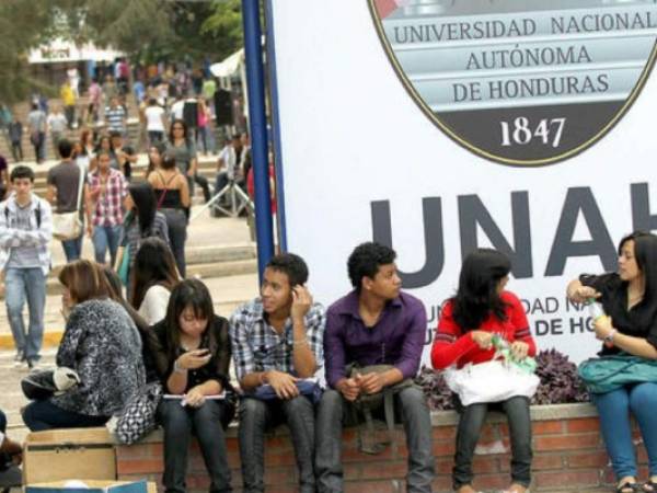 El curso de Introducción a la Vida Universitaria es un requisito esencial para que los estudiantes de la UNAH puedan graduarse. (Foto: El Heraldo)