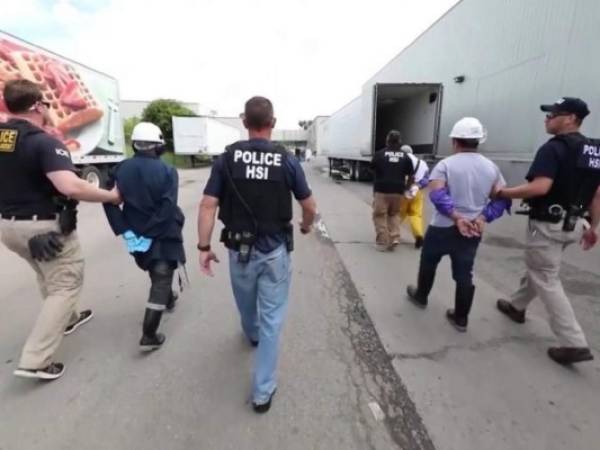 Los detenidos se encintraban laborando en el momento de su detención. Foto: ICE