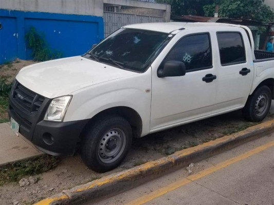 El carro fue interceptado por los malhechores, quienes dispararon en reiteradas ocasiones al lado del conductor.