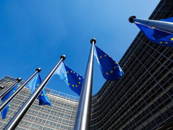 La DSA, la ley que regula las operaciones de los gigantes digitales en la UE, contempla multas de hasta el 6% del volumen de negocio mundial de la empresa acusada.