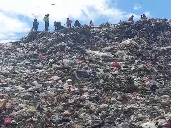 Las autoridades llegaron a la zona para resguardar la escena y realizar posteriormente el levantamiento del cuerpo.