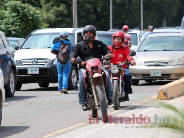 La entrega es solo para las motocicletas que circulan sin placas. Foto: EL HERALDO