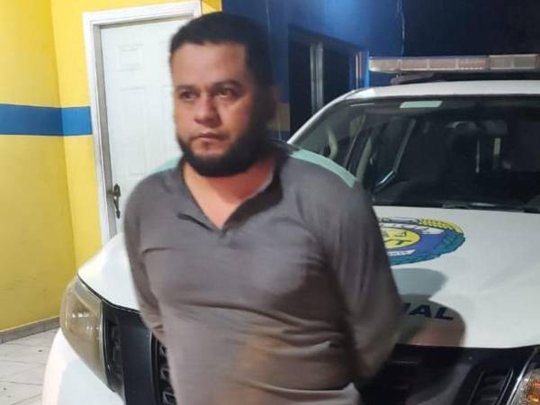 Mario Rojel Urbina Miranda fue capturado la madrugada de este sábado 18 de febrero en la aldea La Entrada, en el municipio Nueva Arcadia, en el departamento de Copán a quien se le vincula con el clan de los Valle Valle Nueva Generación.