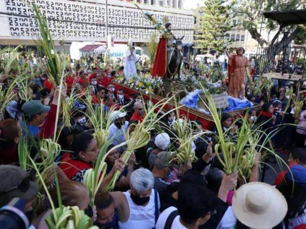 Cada año, el Centro Histórico de Tegucigalpa recibe a los feligreses y sus palmas para representar la llegada de Jesucristo a Jerusalén.