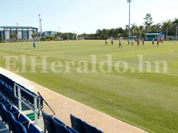 Así luce la cancha de la Florida Gulf University, donde se prepara la Selección Nacional de Honduras (Foto: Neptalí Romero / Grupo Opsa)