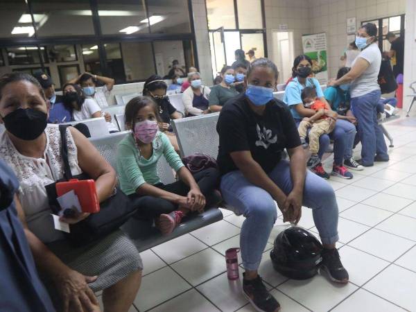 Pacientes aseguran que la crisis en el IHSS continúa.