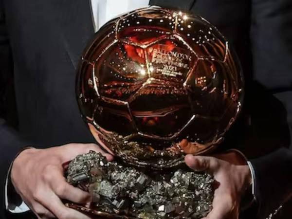 El Balón de Oro es el galardón para premiar al mejor futbolista de la temporada.