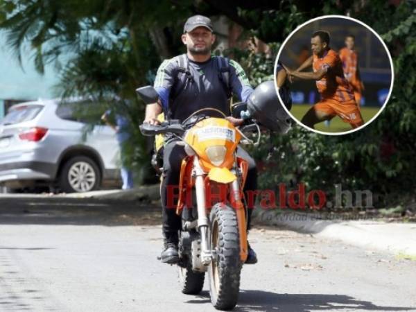 Ronal Montoya, capitán de Los Lobos de la UPN, trabajó un tiempo como delivery durante el parón en el fútbol hondureño a causa de la pandemia del covid-19. Foto: Marvin Salgado/EL HERALDO.