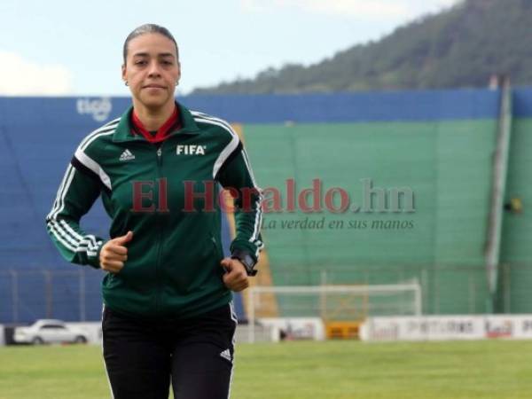 Melissa Borjas Pastrana impartió justicia en las semifinales del fútbol femenino de los Juegos Olímpicos. Foto: Cortesía