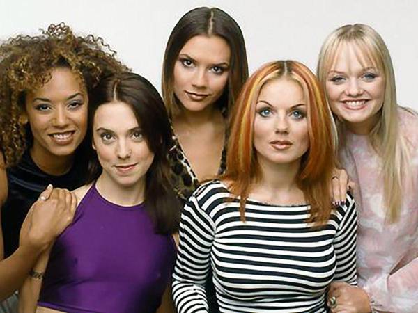 Spice Girls es una agrupación británica de música pop fundada en 1994 y compuesta por las cantantes Geri Halliwell, Melanie C, Victoria Beckham, Melanie B y Emma Bunton.