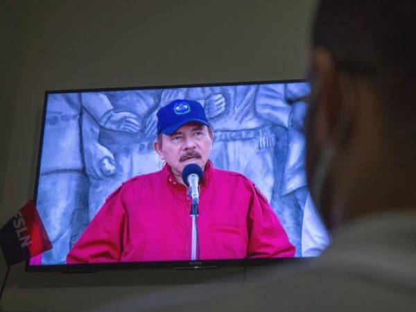 Nicaragua vive una grave crisis que inició tras las protestas sociales de 2018, cuando la violenta acción gubernamental dejó decenas de muertos, heridos y miles de migrantes. El gobierno acusó a la oposición de intentar un “fallido golpe de Estado”.