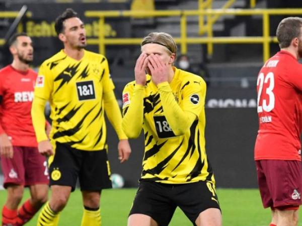 Erling Haaland, del Borussia Dortmund, se lamenta durante un partido de la Bundesliga frente al Colonia. (AP Foto/Martin Meissner, Pool)