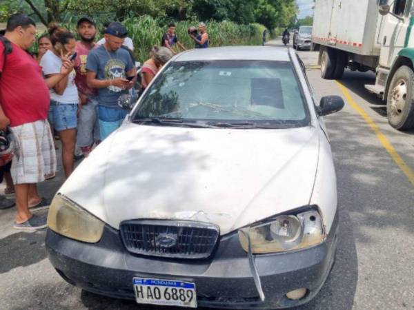 Así quedó el vehículo en el que viajaban las víctimas luego de atentado mortal.