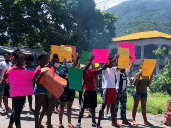 Todos habitantes del Triunfo de la Cruz piden la liberación de los líderes raptados el pasado 18 de julio.