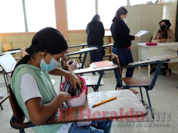 El CEB Jorge J. Larach, ubicado en la colonia Montes de Sinaí, prevé iniciar el año escolar con una matrícula de 1,400 alumnos.