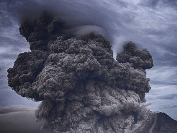 La erupción cubrirá los cielos de una espesa capa de humo y ceniza.