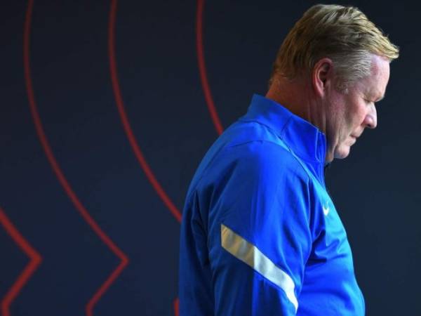 Tras el partido ante el Real Madrid, la afición del Barcelona ya piden la salida de Ronald Koeman.