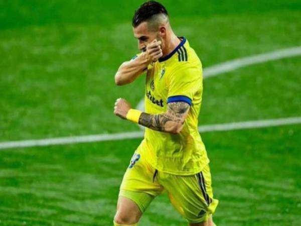 Negredo celebrando un gol con el Cádiz. AFP.