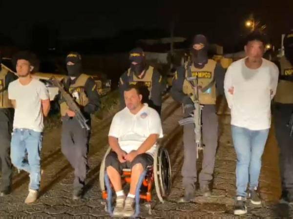 La captura fue de tres hombres de la presunta estructura criminal “La Rumba”. Uno de ellos era transportado en una silla de ruedas.