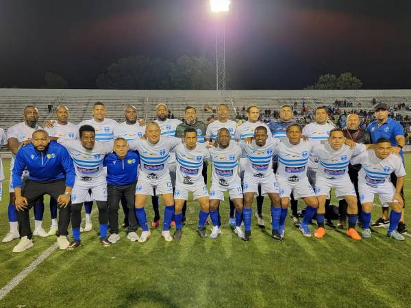 Selección de leyendas cae 4-0 ante Ecuador en el Kennedy Stadium de Connecticut