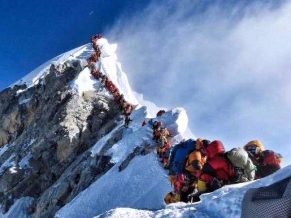 Ahora aficionados y aventureros pueden escalar el Everest. Foto: Agencia AP