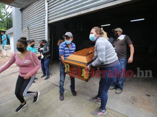 La mujer murió en la comunidad de San Miguelito, La Esperanza, luego de recibir varios balazos.