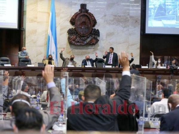 El inicio de la reunión de ayer lo presidió el diputado Hugo Noé Pino en ausencia de Luis Redondo.