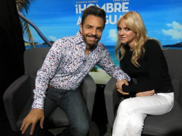 Eugenio Derbez, izquierda, y Anna Faris posan para un retrato durante una entrevista sobre su película 'Hombre al agua' (“Overboard”) en la Ciudad de México en una fotografía de archivo del 8 de mayo de 2018 en la Ciudad de México.