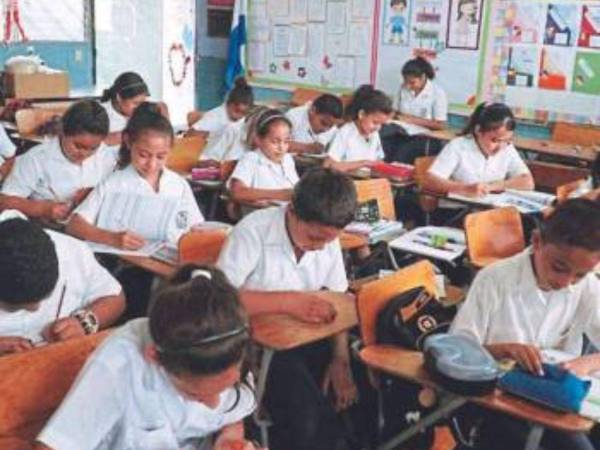 Para intentar ingresar a la Escuela Normal Pedro Nufio, ubicada en Tegucigalpa, unos 125 estudiantes se sometieron a pruebas.