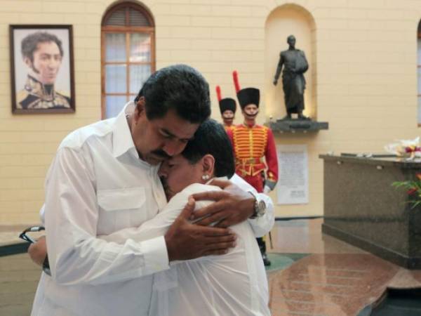 Maradona es gran amigo del presidente Maduro y lo apoya en todo. (foto: redes)