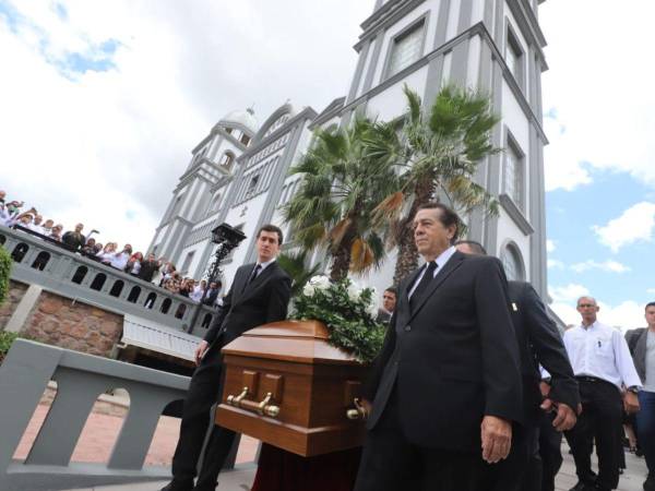 uno de los puntos más notables del discurso de Venancio Bueso, hijo del banquero Jorge Bueso, fue la aclaración sobre la elección del lugar de sepultura de su padre.