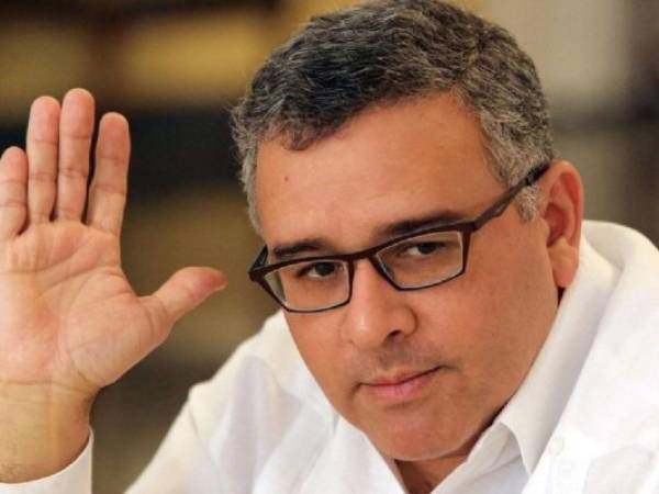 La Fiscalía General salvadoreña ordenó el viernes la captura del exmandatario Mauricio Funes. (AFP)