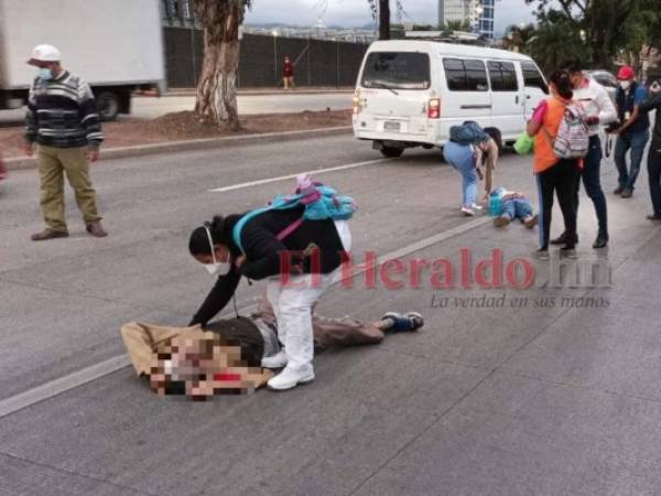 Pese a los esfuerzos por mantenerlos con vida, los adultos mayores expiraron tras los fuertes golpes sufridos en el accidente. Foto: Estalin Irías/ EL HERALDO