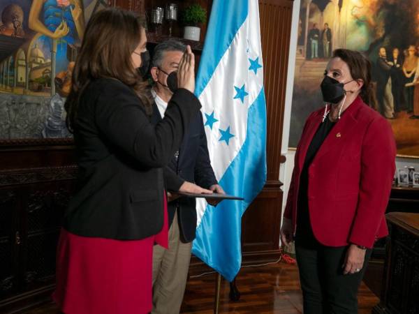 Su trabajo ha sido reconocido a nivel internacional, obteniendo el Premio Internacional a las Mujeres de Coraje de la exprimera dama Melania Trump.