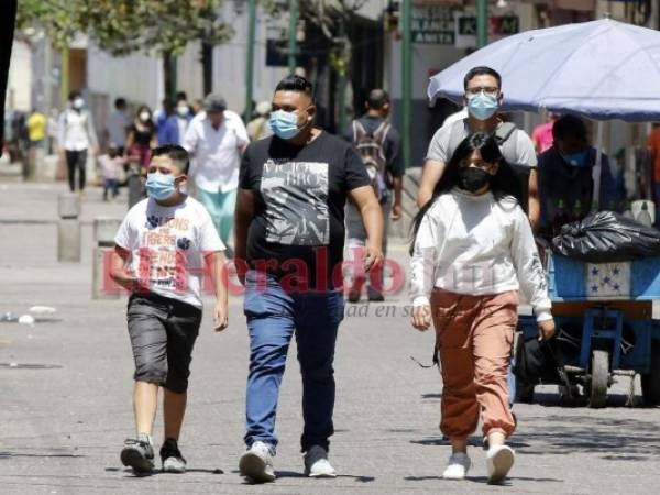 La población podrá seguir circulando desde las 5:00 de la mañana hasta las 10:00 de la noche, pero se recomienda salir solo en caso de ser necesario. Foto: David Romero/ EL HERALDO