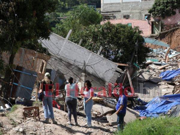 Más de 2 mil personas se encuentran el albergues luego que sus casas se destruyeran en la colonia Guillén.