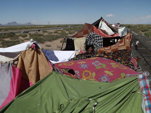 Unas 1,800 personas, en su mayoría venezolanos y centroamericanos, tuvieron que soportar las inclemencias del desierto del estado de Chihuahua.