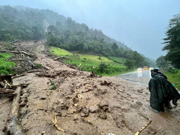 Ocotepeque está sin paso producto de un alud de tierra generado debido a las constantes lluvias que azotan al país.