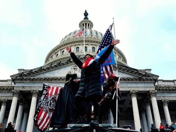 Fotografía de la invasión al Capitolio en enero de 2021. Foto: AFP