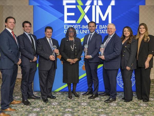 Jose Fernando Mendoza (Banco Atlántida), Joan Tapia (JP Morgan), Guillermo Bueso (Banco Atlántida), Reta Jo Lewis (US EXIM), Elie Villeda (First Solar), John Meakin (JP Morgan), Alexandra Felfle (JP Morgan), María José Agüero (Banco Atlántida).