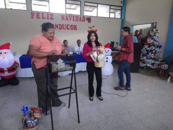 Con un colorido evento, Honducor dio por inaugurada la Navidad en la entidad postal.